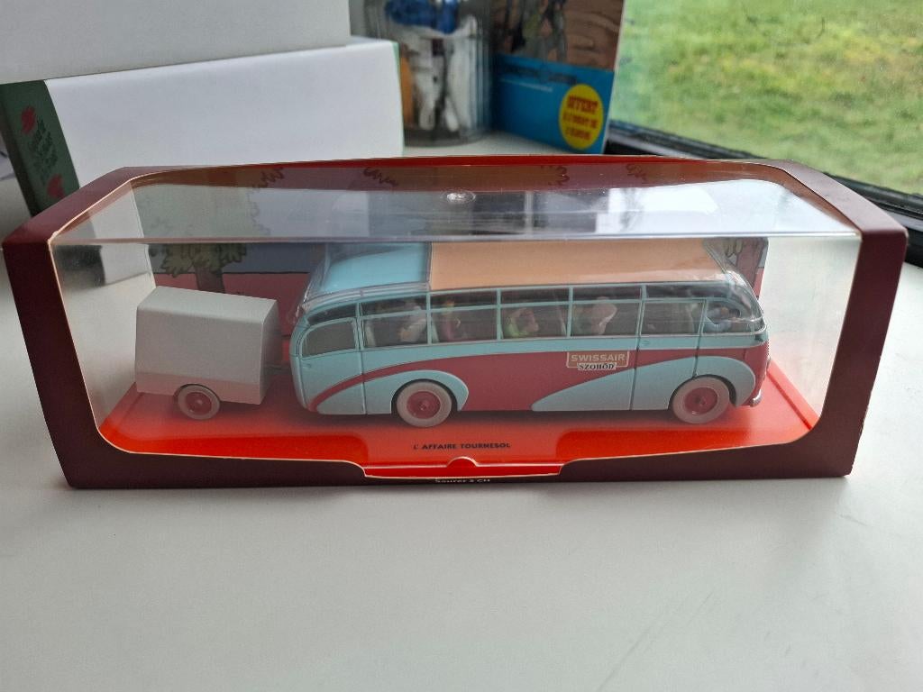 VOITURE TINTIN "L'AUTOBUS DE LA SWISSAIR" EN BOITE 1/43eme, Eén stripboek, Ophalen of Verzenden, Zo goed als nieuw