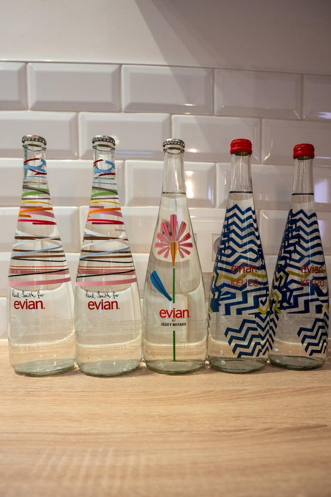 Evian Limited Edition Flessen (Paul Smith, Kenzo, Miyake), Verzamelen, Ophalen of Verzenden, Nieuw, Verpakking