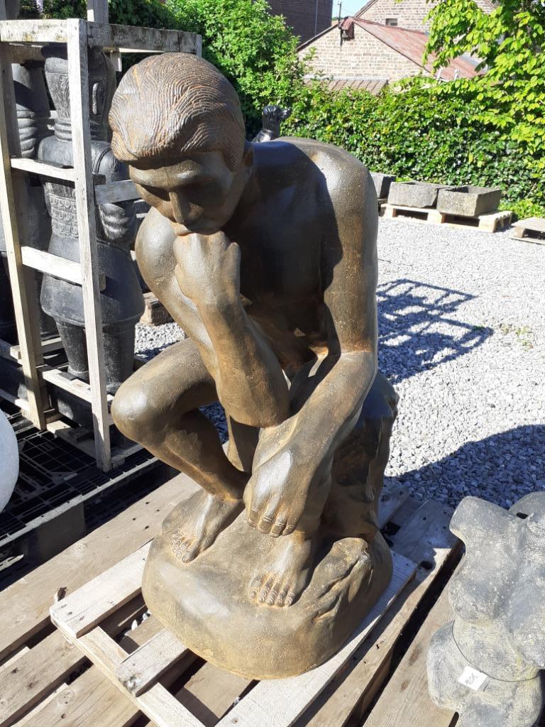 GROOT GERECONSTRUEERD STENEN BEELD (de denker van Rodin), Ophalen, Nieuw, Steen, Mensenbeeld