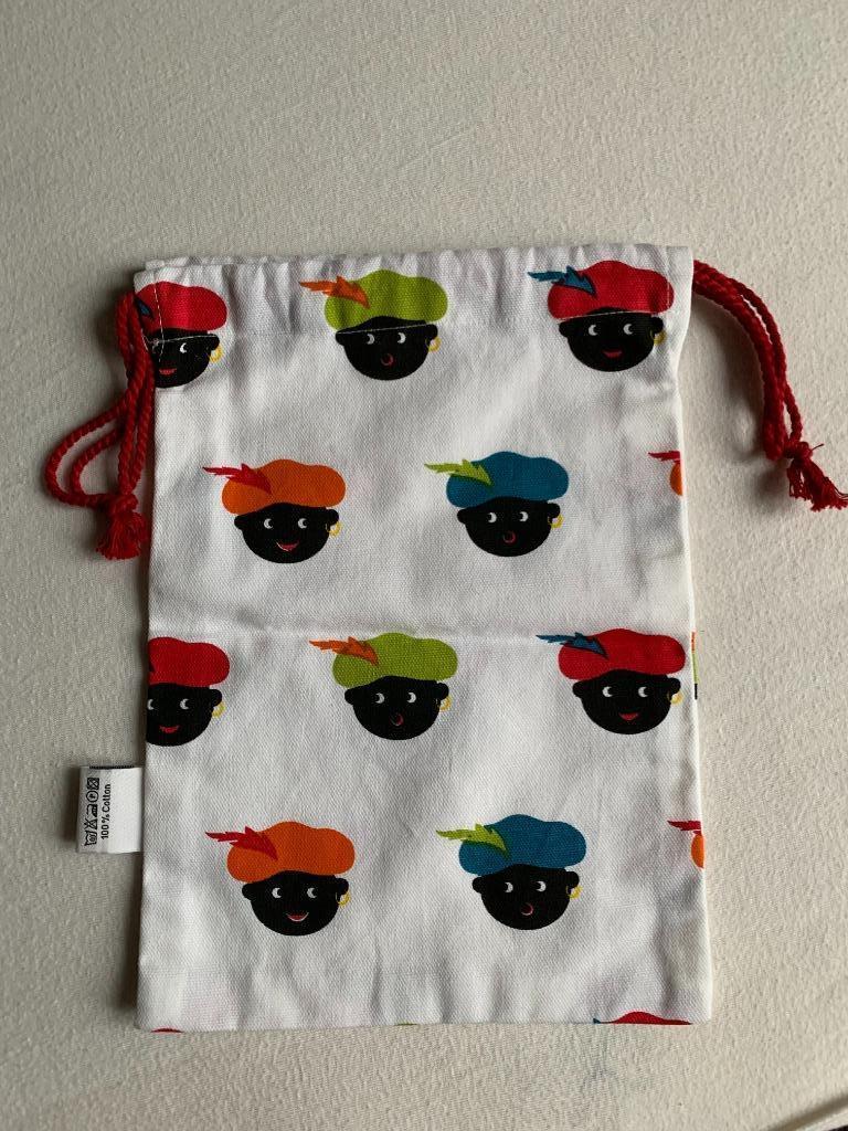 Sinterklaasboekjes, en sinterklaasliedjes en zwarte piet zak, Ophalen of Verzenden, Zo goed als nieuw