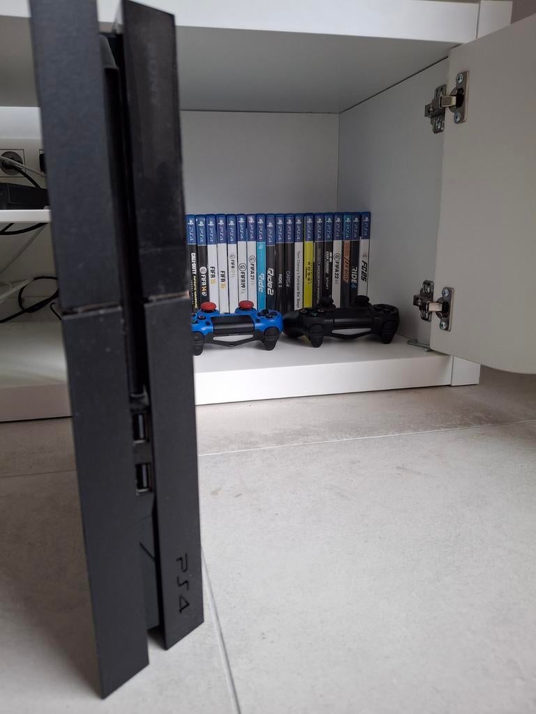 Playstation 4 + 2 controllers + 20-tal spellen, Audio, Tv en Foto, Televisiebeugels, Ophalen of Verzenden