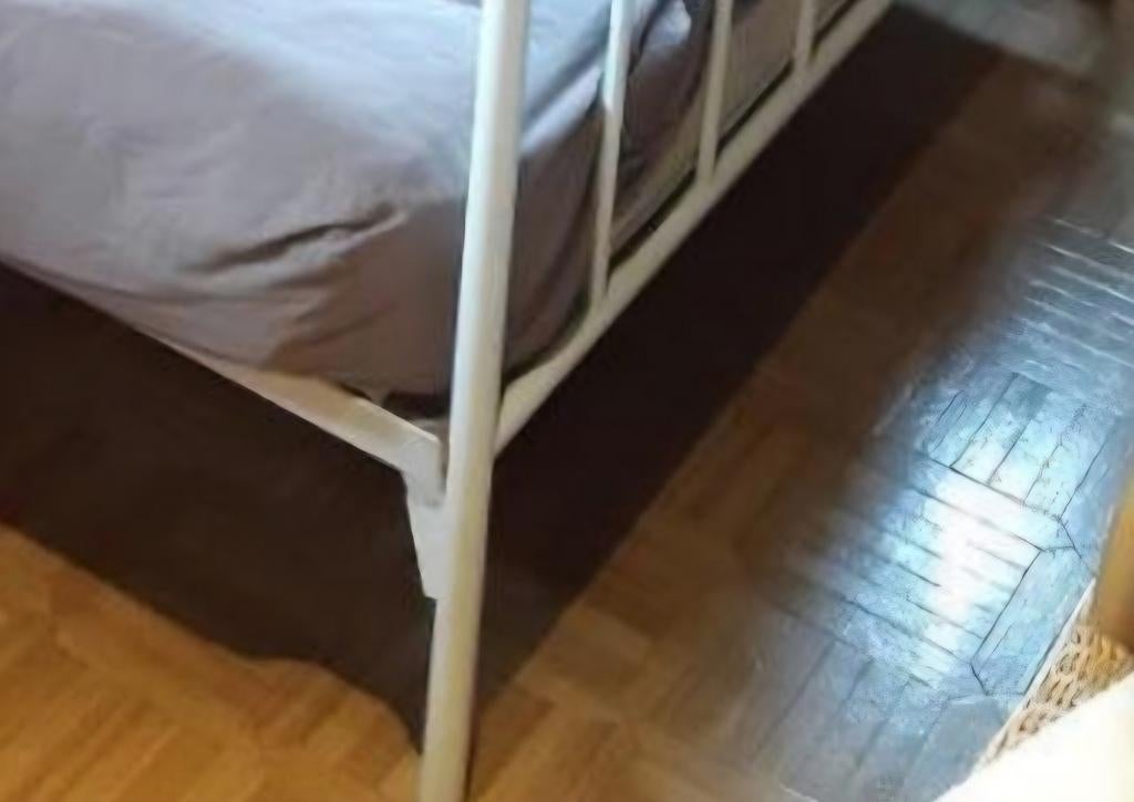 GEZOCHT DRINGEND    METALEN BED, Huis en Inrichting, Ophalen, Zo goed als nieuw