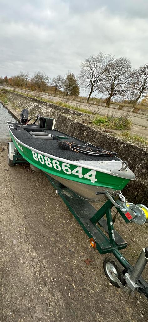 Barque de pêche, Watersport en Boten, Vis- en Consoleboten, Ophalen, Zo goed als nieuw, Benzine