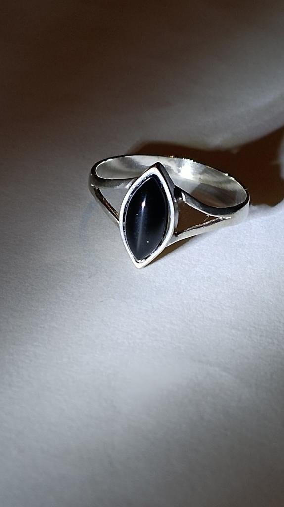 Massief zilveren ring met zwarte onyx, Handtassen en Accessoires, Ringen, Ophalen of Verzenden, Nieuw, Zwart, Zilver
