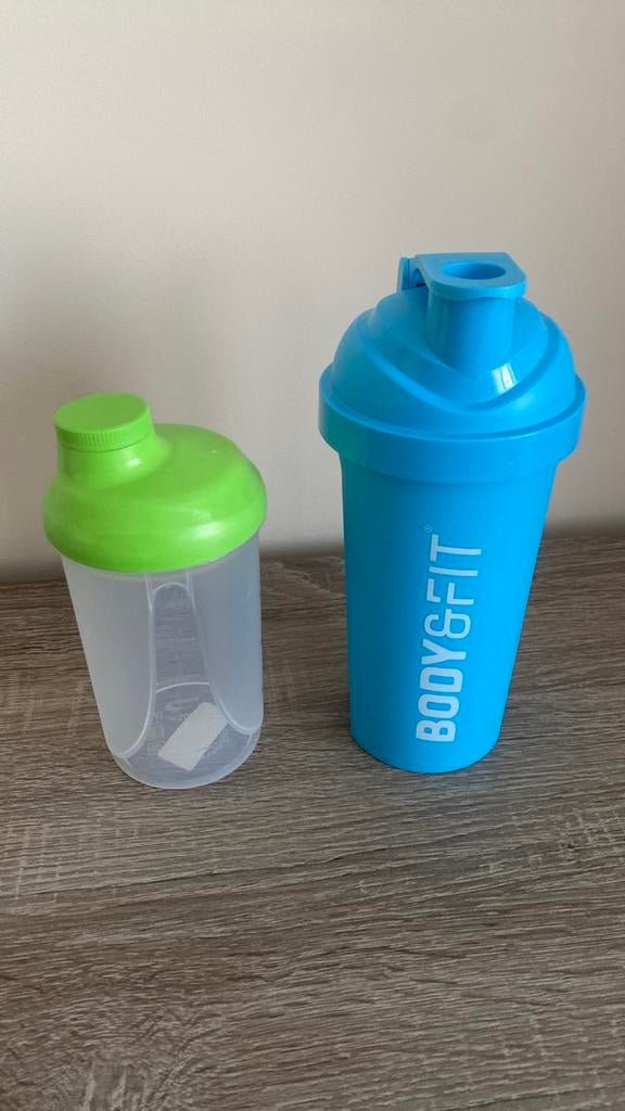 2 shaker neuf, Enlèvement, Neuf
