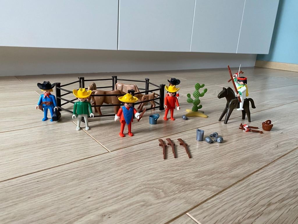 Playmobil koeien met hekwerk en cowboys en een indiaan, Kinderen en Baby's, Ophalen of Verzenden, Zo goed als nieuw