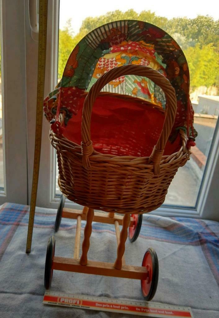 Landau de poupée rétro en osier, Enlèvement ou Envoi, Comme neuf