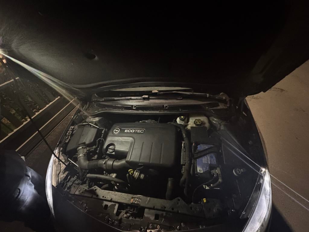 Opel astra anne, Autos, Opel, Euro 5, Achat, Boîte manuelle, Autres couleurs