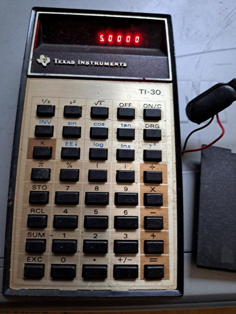 Texas instrument TI30 1980 neuf avec manuel  à cèder sur sit, Divers, Calculatrices, Enlèvement, Comme neuf