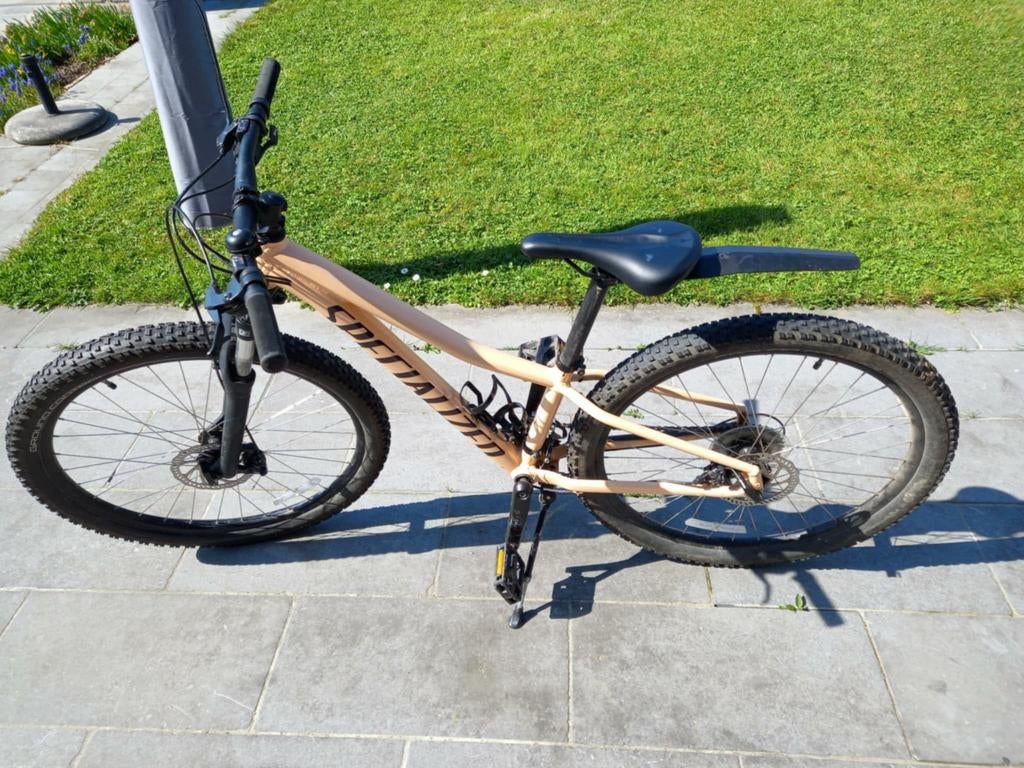 NIEUWSTAAT - Mountainbike 16 versnellingen, Fietsen en Brommers, Ophalen