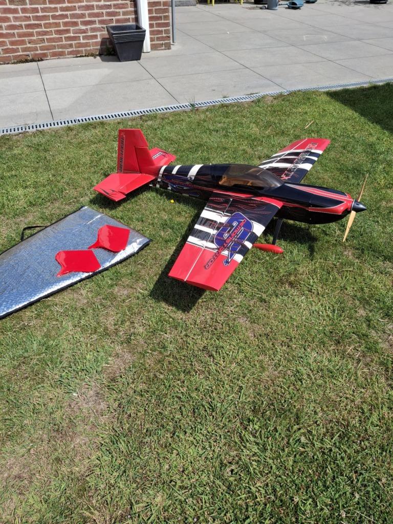 Edge 540 exstreme flight, Hobby & Loisirs créatifs, Modélisme | Radiocommandé & Téléguidé | Avions, Comme neuf, Électro, Enlèvement