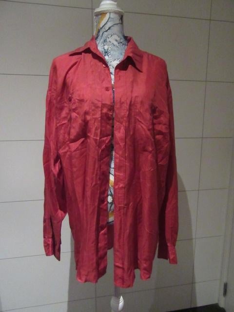 Rood zijde hemd - M 39/40, Kleding | Heren, Ophalen of Verzenden, Gedragen, Rood, Halswijdte 39/40 (M)