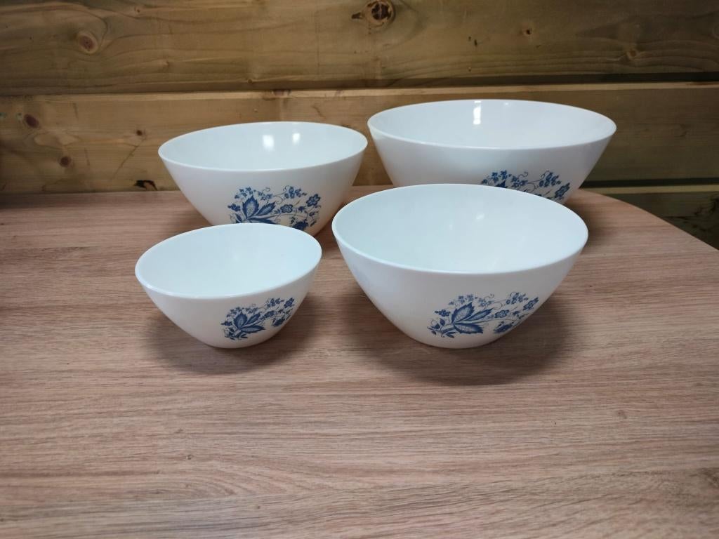 4 kommen Arcopal 'Aster', Ophalen of Verzenden, Zo goed als nieuw, Glas, Kom(men)