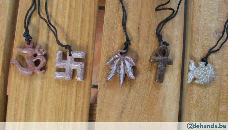 Magnifique pendentif (s) en pierre naturelle artisanale uniq, Bijoux, Sacs & Beauté, Bracelets à breloques, Enlèvement ou Envoi