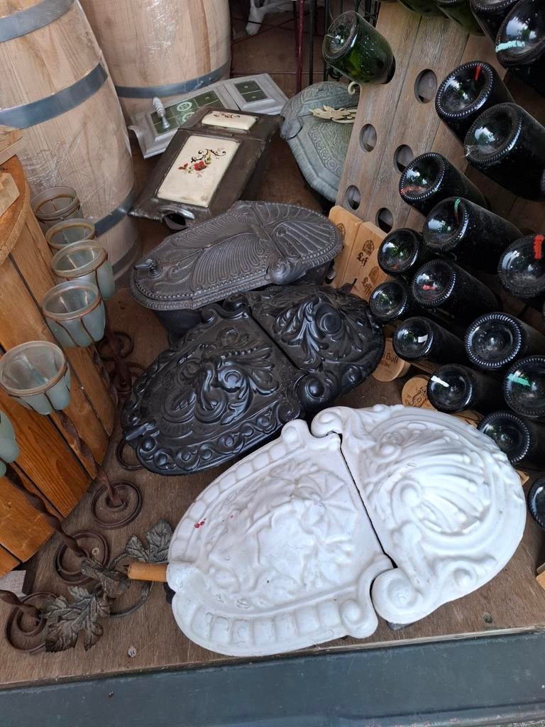 Des bacs à charbon en fonte datant de l'époque de grand-mère, Enlèvement, Comme neuf