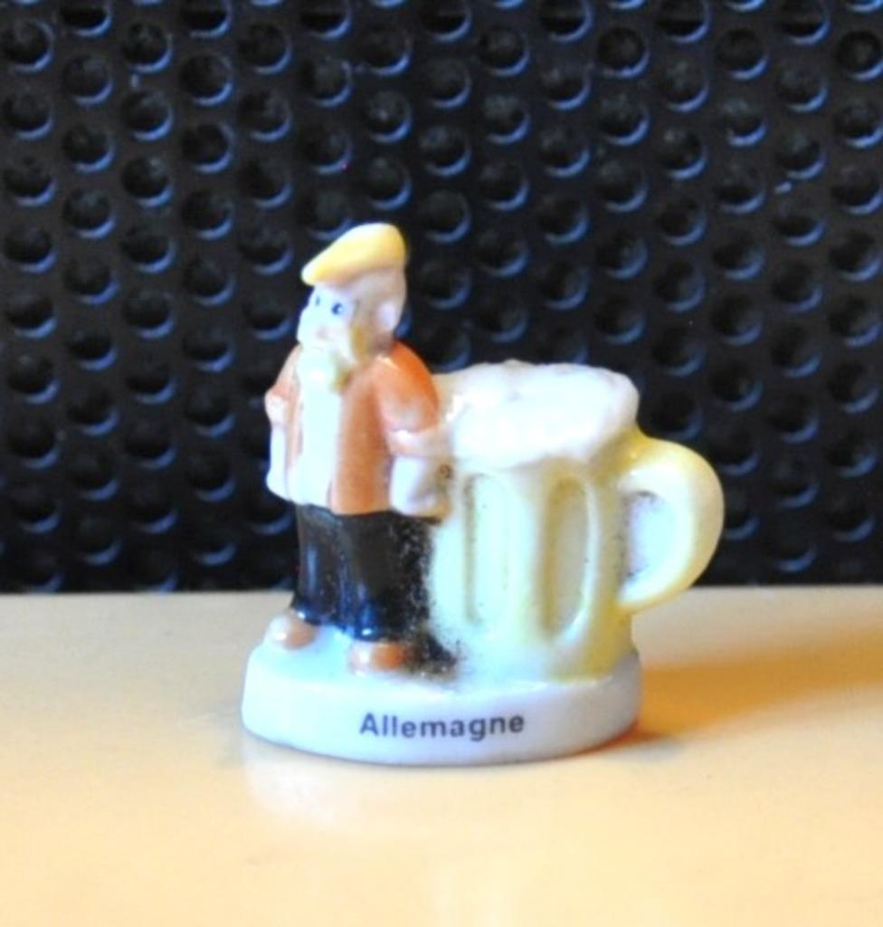 fève en porcelaine thème pays l'Allemagne, Ophalen of Verzenden, Zo goed als nieuw, Overige typen