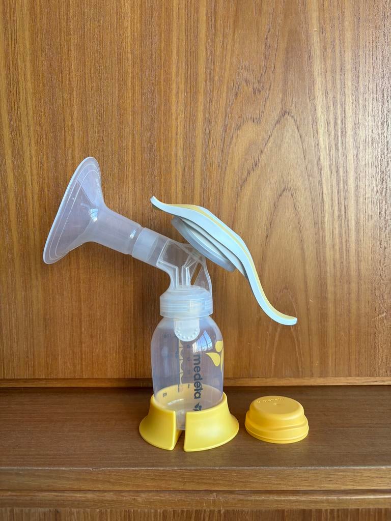Medela Manual Breast Pump / Tire lait manuel, Enlèvement ou Envoi, Comme neuf, Tire-lait