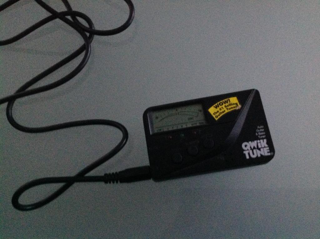 auto Guitar & Bass Tuner Qwiktune, Ophalen of Verzenden, Zo goed als nieuw