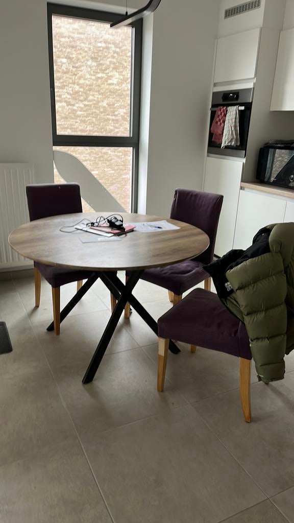Tafel met 3 stoelen