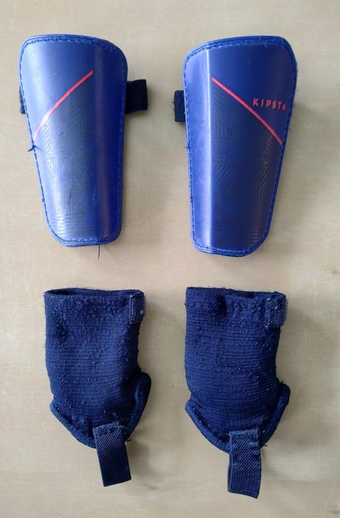 Donkerblauwe scheenbeschermers Kipsta, Sport en Fitness, Voetbal, Ophalen of Verzenden, Gebruikt, Clubaccessoires
