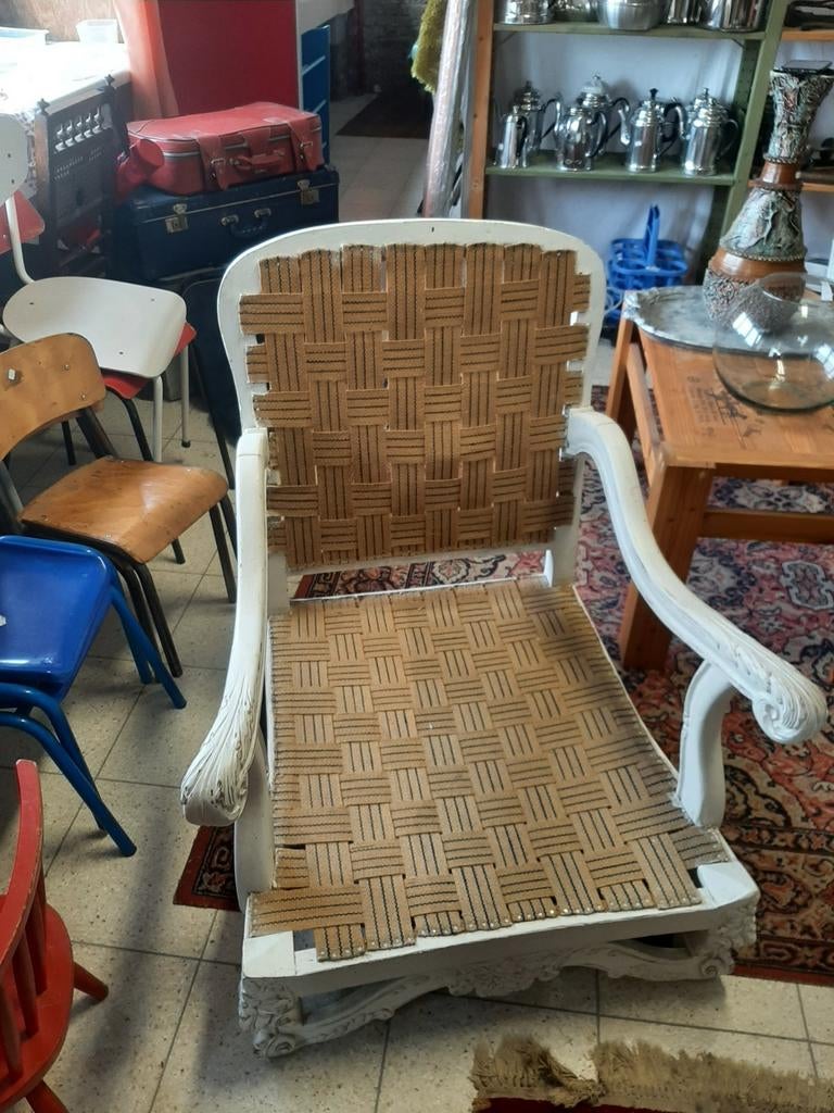 Ancienne carcasse de fauteuil, Enlèvement