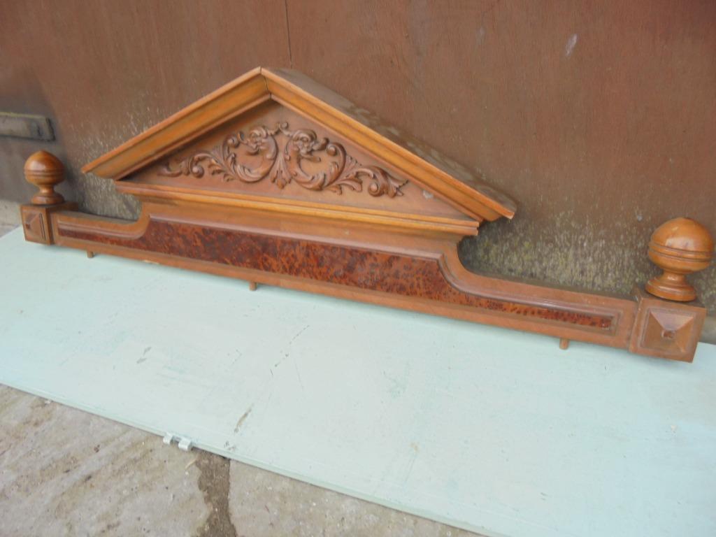 Houten versiering voor bedhoofdeinde, Ophalen