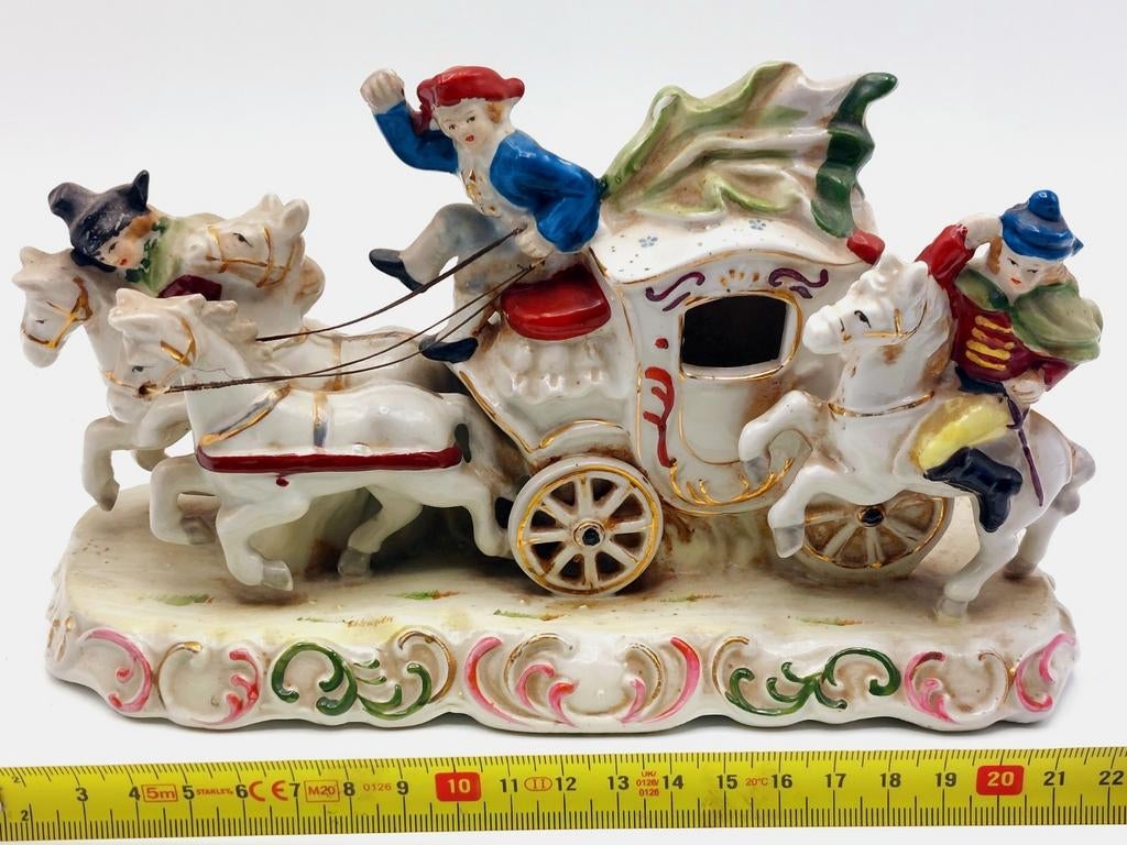 Figurine d'une calèche avec des chevaux, Enlèvement, Utilisé