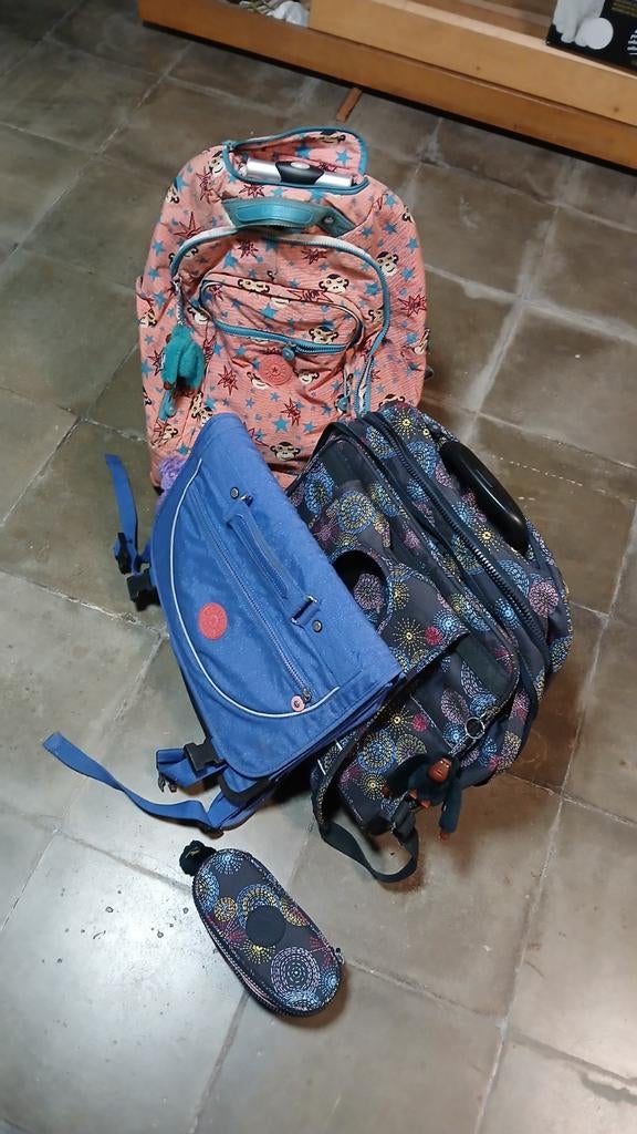 Kipling boekentas, Ophalen