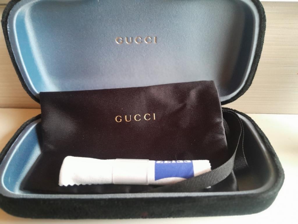 Gucci brildoosje, Enlèvement, Comme neuf