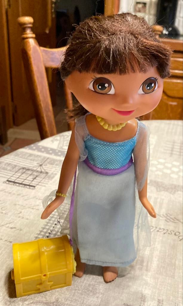 Poupée Dora avec coffre au trésor., Enlèvement ou Envoi, Utilisé, Poupée