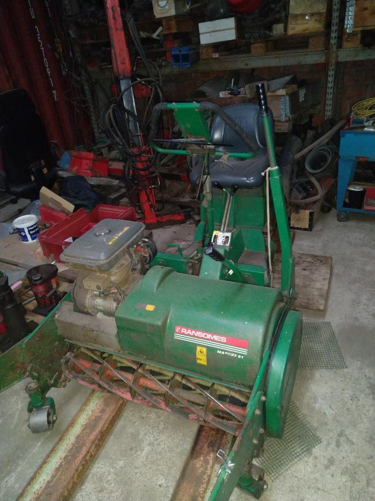 Ransomes Mastiff 91 ( 2 kooimaaiers), Ophalen, Gebruikt, Versnellingen, Benzine-grasmaaier