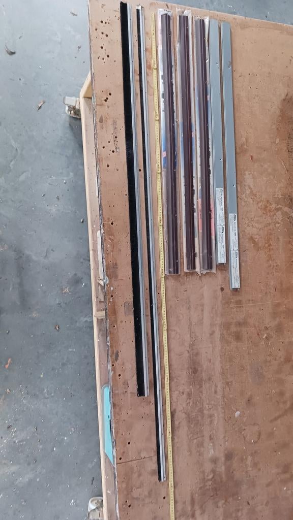 DEUR. DORPELDICHTINGEN. VARIA EN NIEUW, Doe-het-zelf en Bouw, IJzerwaren en Bevestigingsmiddelen, Zo goed als nieuw, Ophalen