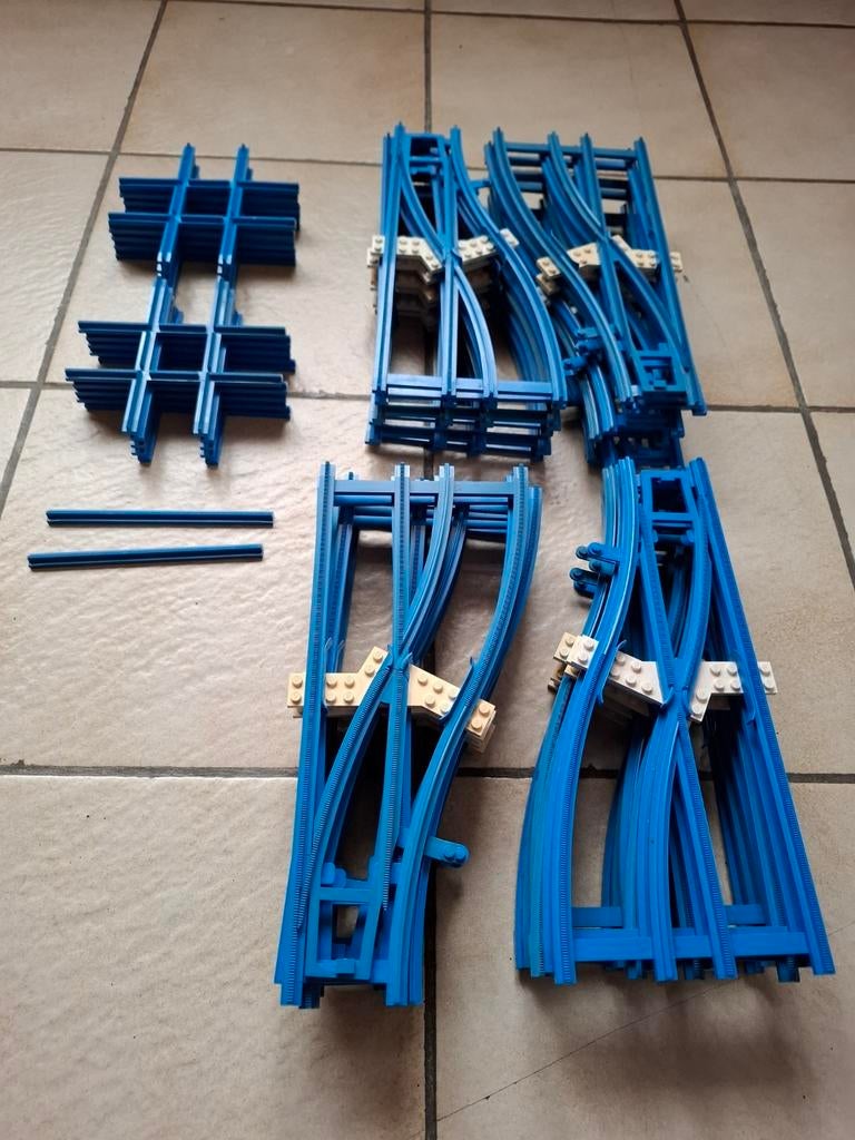 Set blauwe lego trein sporen 24 wissels + 10 kruisingen, Kinderen en Baby's, Speelgoed | Duplo en Lego, Ophalen of Verzenden, Zo goed als nieuw