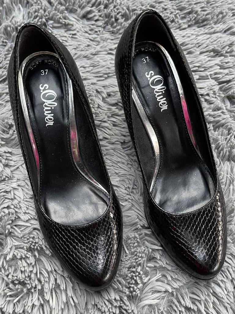 Zwarte pump - s.Oliver- maat 37 - perfecte staat, Kleding | Dames, Pumps, Zwart, Ophalen of Verzenden, Zo goed als nieuw