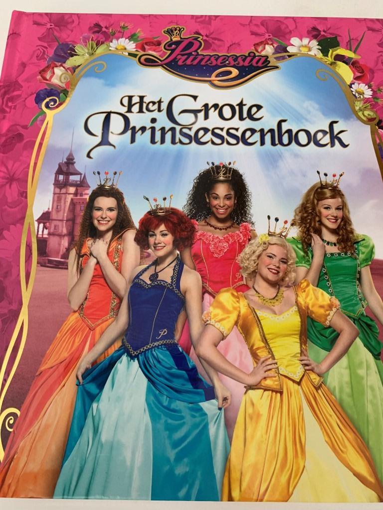 Prinsessia - Het Grote Prinsessenboek, Boeken, Ophalen of Verzenden, Zo goed als nieuw, Studio 100, Fictie