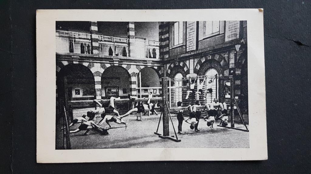 Carte postale Péruwelz Ecole Moyenne des Filles Gymnastique, Collections, Cartes postales | Belgique, Enlèvement ou Envoi, 1920 à 1940