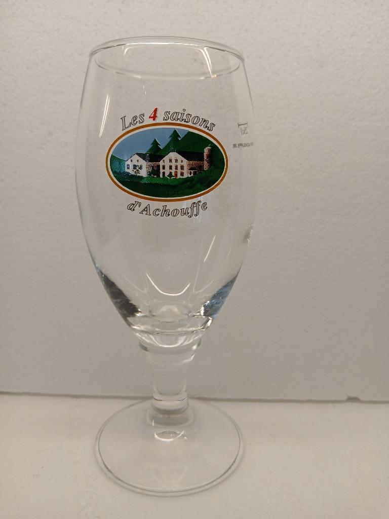 Mooi staand glas van LES 4 SAISONS D'ACHOUFFE in perfecte st, Verzamelen, Ophalen of Verzenden, Zo goed als nieuw, Glas of Glazen