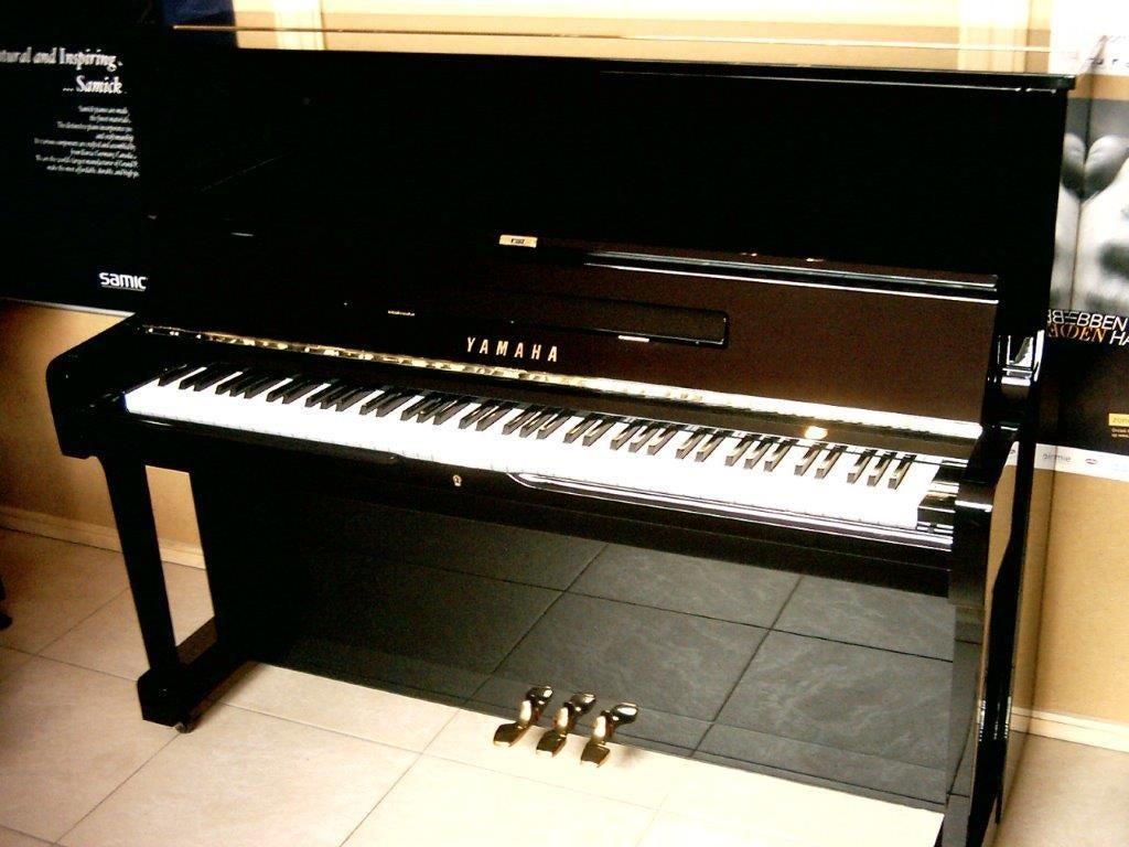 Piano Yamaha U1, huurprijs met koopoptie en huuraftrek, Ophalen, Gebruikt, Piano