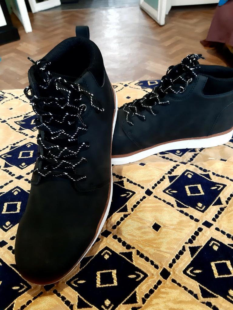 Chaussure Homme tres confortable. 45. Made in netherlands., Enlèvement, Comme neuf