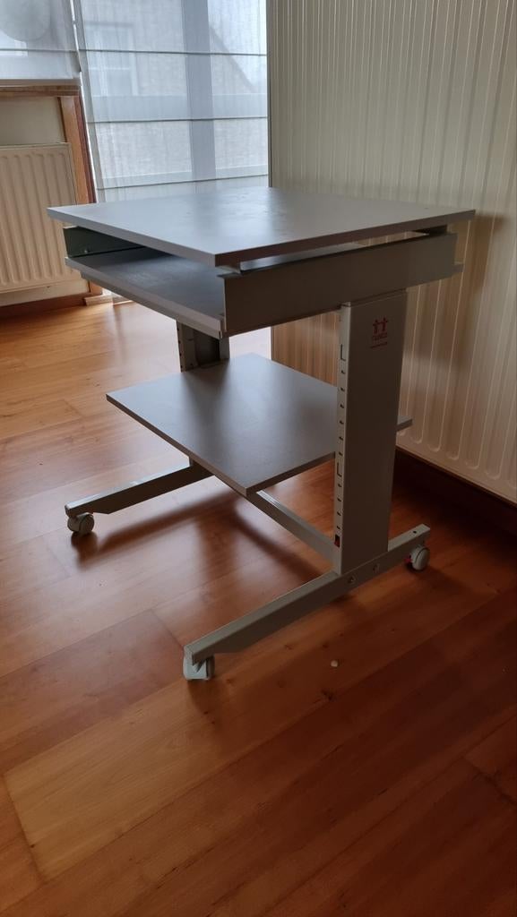 Uitschuifbare verrijdbare pc tafel, Huis en Inrichting, Ophalen, In hoogte verstelbaar