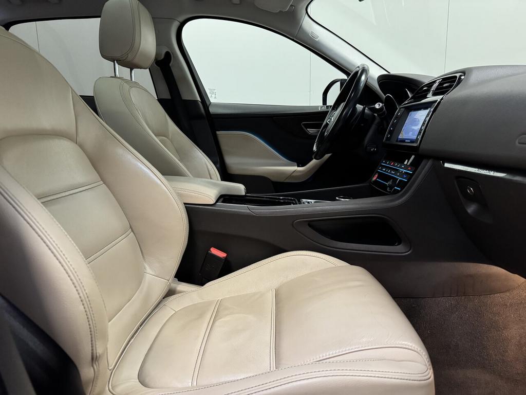 Jaguar F-Pace 2.0d AWD Autom. - GPS - Pano - Topstaat!, 139 g/km, 4 cilinders, Zwart, 5 deurs