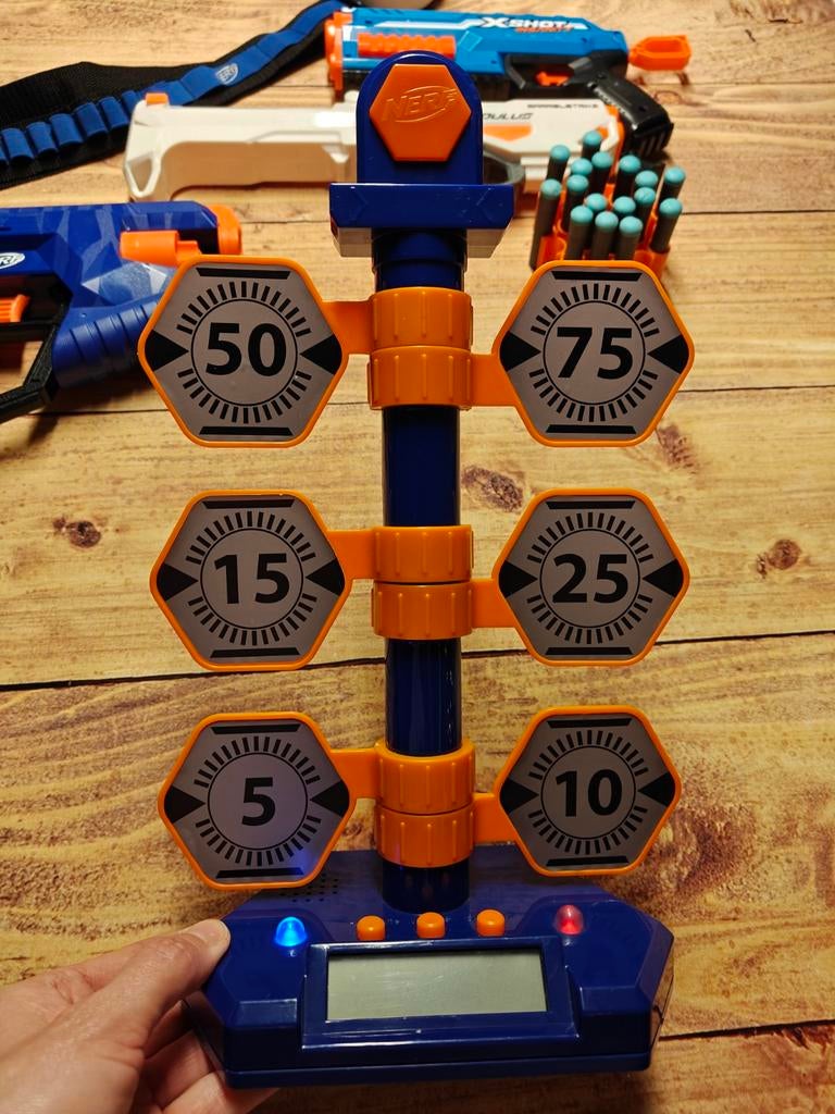 Nerf pakket met doelwit, 3 geweren, kogels en een kogelriem, Ophalen of Verzenden, Gebruikt