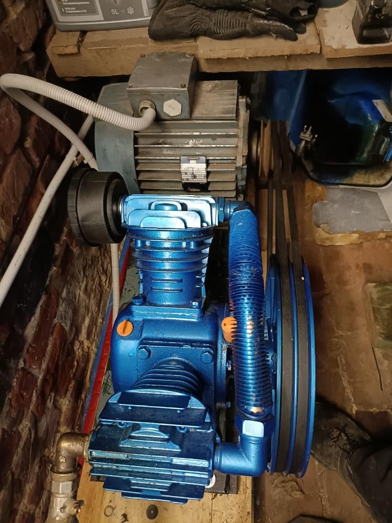 Installation de compresseur industriel 5,5 kW presque neuve, Enlèvement, Utilisé, 10 bars ou plus