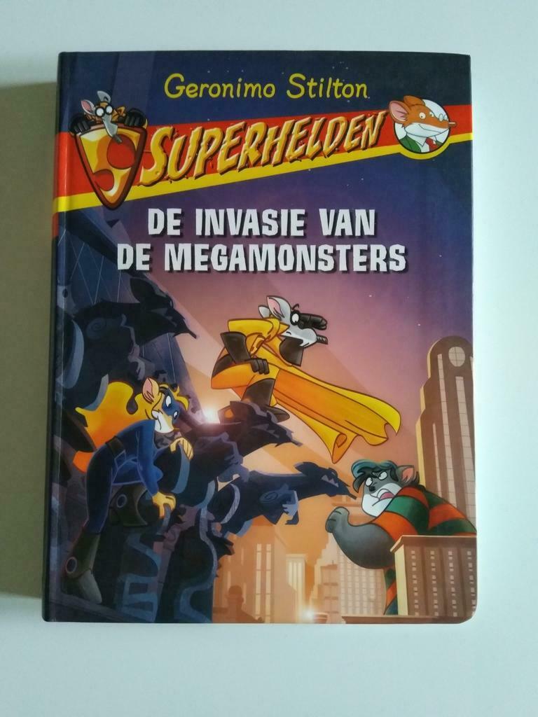 Geronimo Stilton Superhelden De invasie van de megamonsters, Ophalen of Verzenden, Zo goed als nieuw, Geronimo Stilton