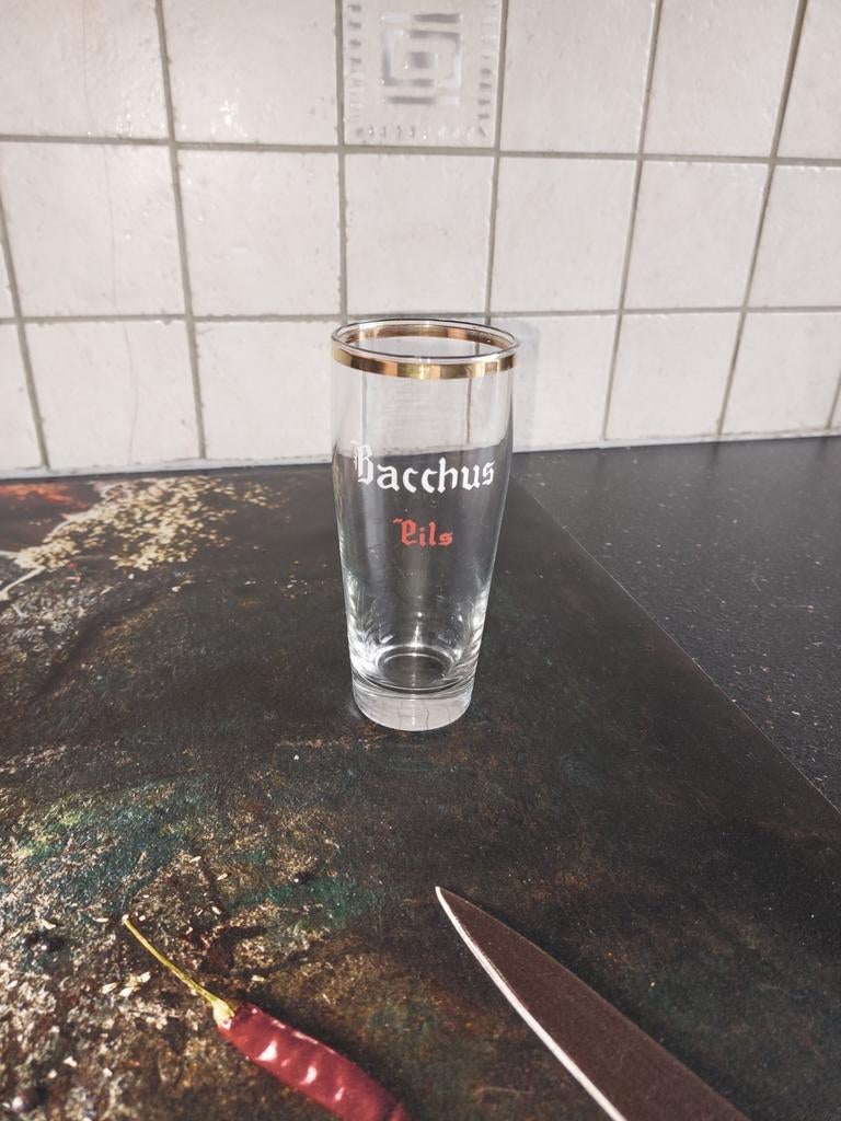 Verre à bière Bacchus ancien, Collections, Enlèvement ou Envoi, Comme neuf, Verre ou Verres, Autres marques