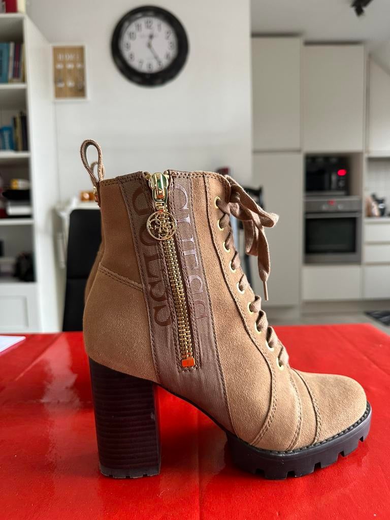 GUESS veterlaarzen ALLEEN VANDAAG €50, Ophalen, Schoenen met lage hakken, Beige, Nieuw