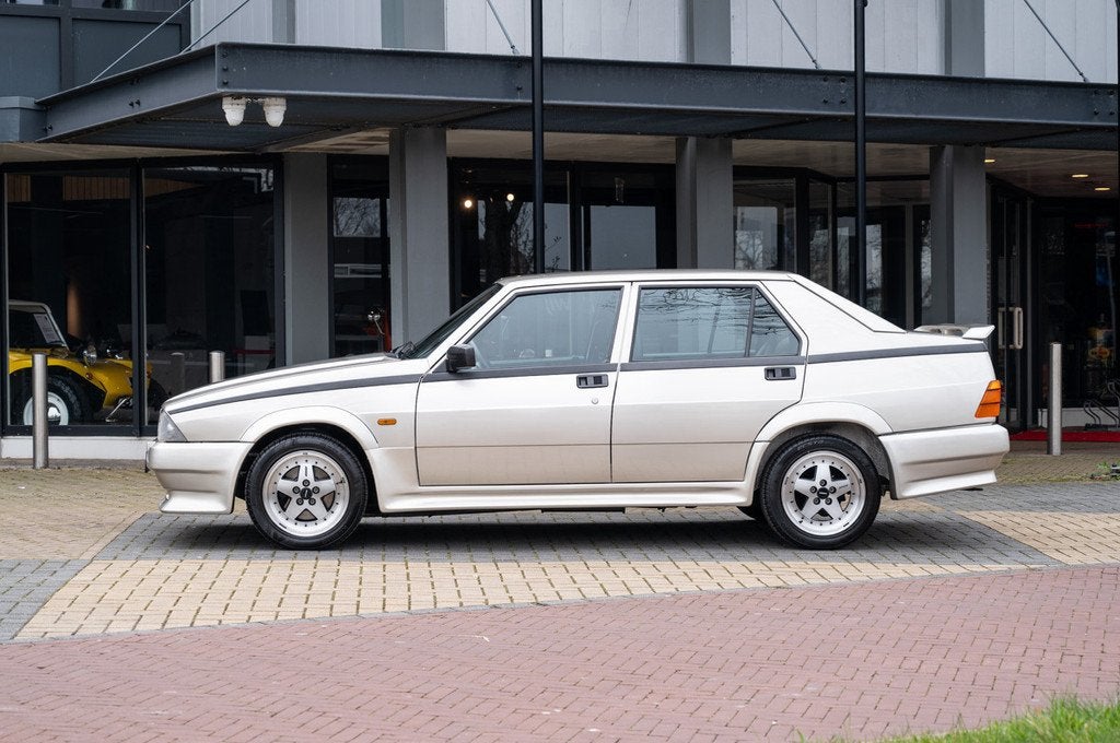 Alfa Romeo 75 1.8 Turbo Zender (bj 1988), Zwart, 155 pk, Bedrijf, 1779 cc