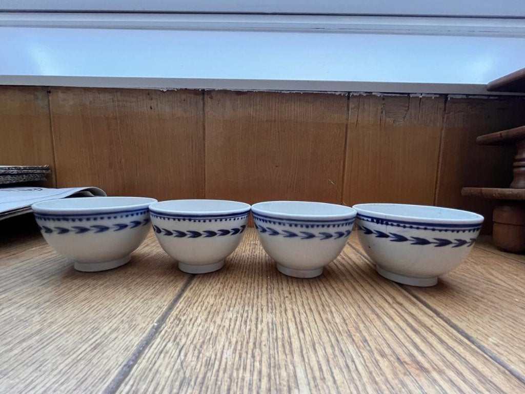 Set van 4 Kleine Vintage Keramieken Kommetjes, Huis en Inrichting, Keuken | Servies, Gebruikt, Overige merken, Keramiek, Vintage