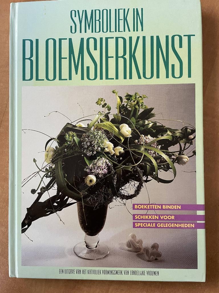 Symboliek in bloemsierkunst, Boeken, Natuur, Ophalen of Verzenden, Zo goed als nieuw