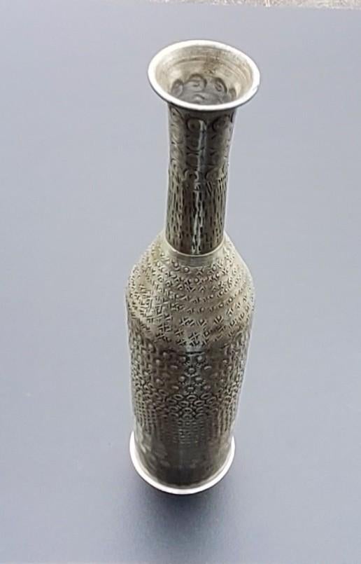 Hoge decoratieve metalen vaas met unieke motieven - 44 cm, Ophalen, Zo goed als nieuw, Minder dan 50 cm